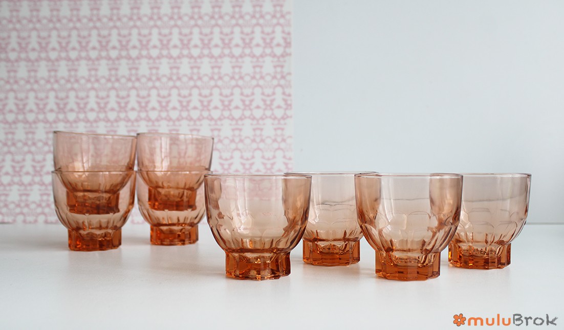 Verre rose apéritif